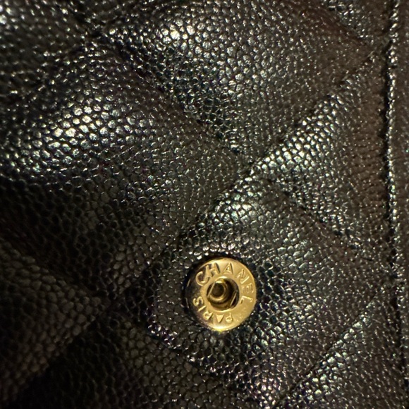 Chanel wallet LOOKING TO TRADE - Picture 4 of 16